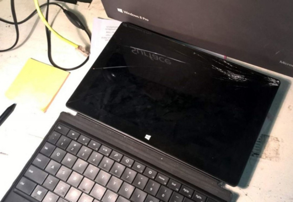 Sửa Màn Hình Surface Bị Vỡ – Sọc – Đốm Sáng
