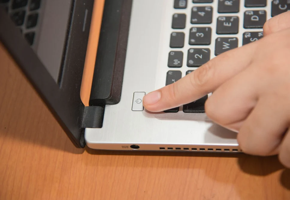 Địa Chỉ Sửa Laptop Không Lên Nguồn Quận 12 Uy Tín