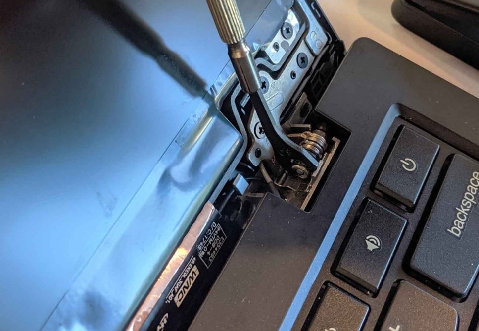 Địa Chỉ Thay Bản Lề Laptop Quận Tân Phú Gần Đây