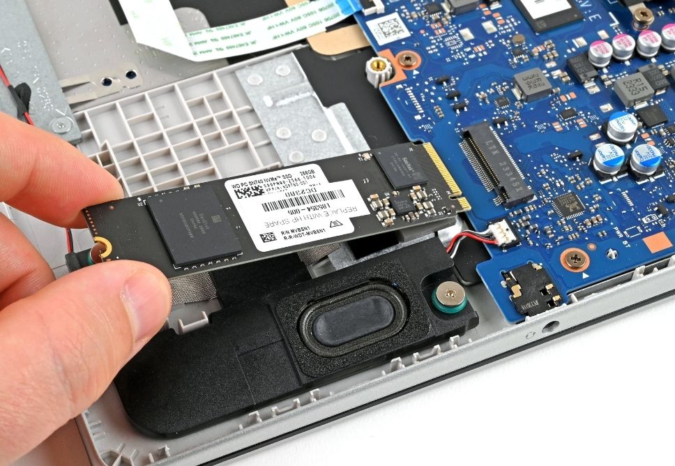 Địa Chỉ Thay Ổ Cứng Laptop Chính Hãng Ở Quận 10