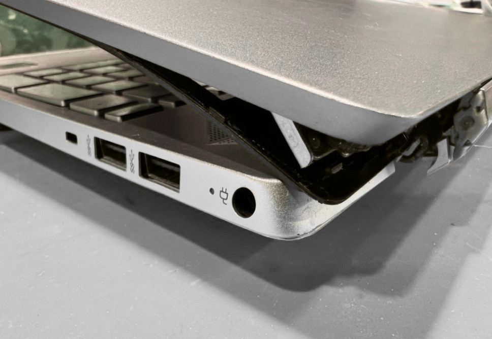 Địa Chỉ Thay Bản Lề Macbook Lấy Ngay Tại TPHCM