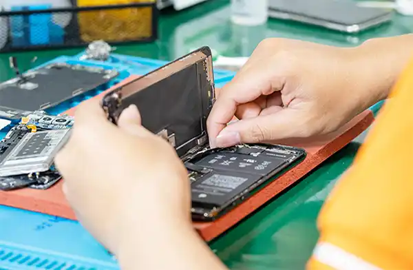 iPhone bị chai pin, nứt vỡ màn hình đừng vội mua máy mới