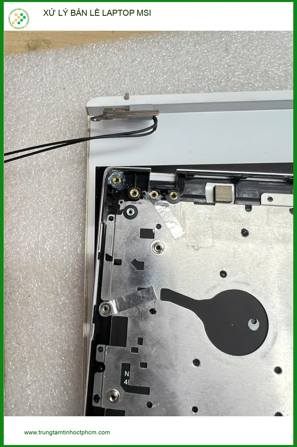 Dịch vụ xử lý bản lề Laptop MSI Quận Gò Vấp lấy liền - Bạn Phúc băn khoăn bản lề lỏng ảnh thực tế 1